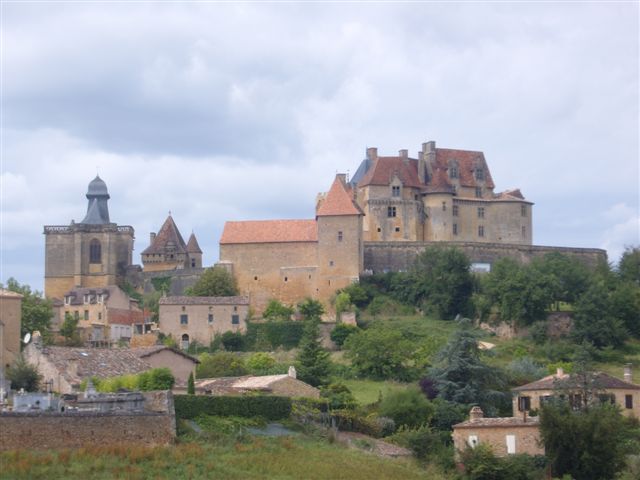 Château de Biron 1.jpg