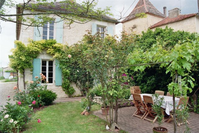 Huis met terras.jpg Huis met terras.jpg